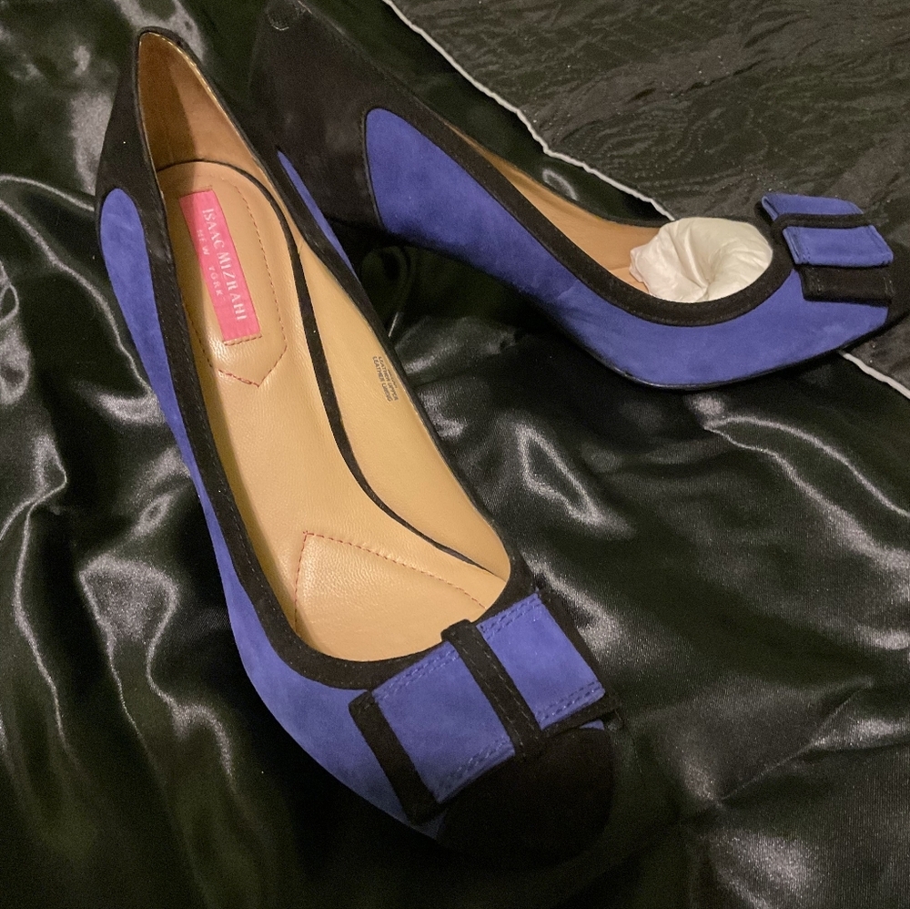 ISAAC MIZRAHI Leah Bow Front Suede Classic Pumps ColorblockSize 9.5